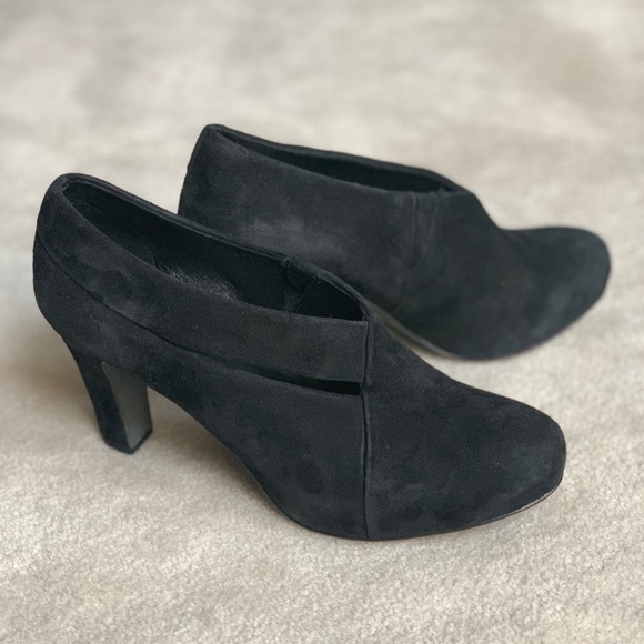 Eileen Fisher Shoes - * 🌟HP⭐️* Eileen Fisher Vero Cuoio black suede booties, 7.5